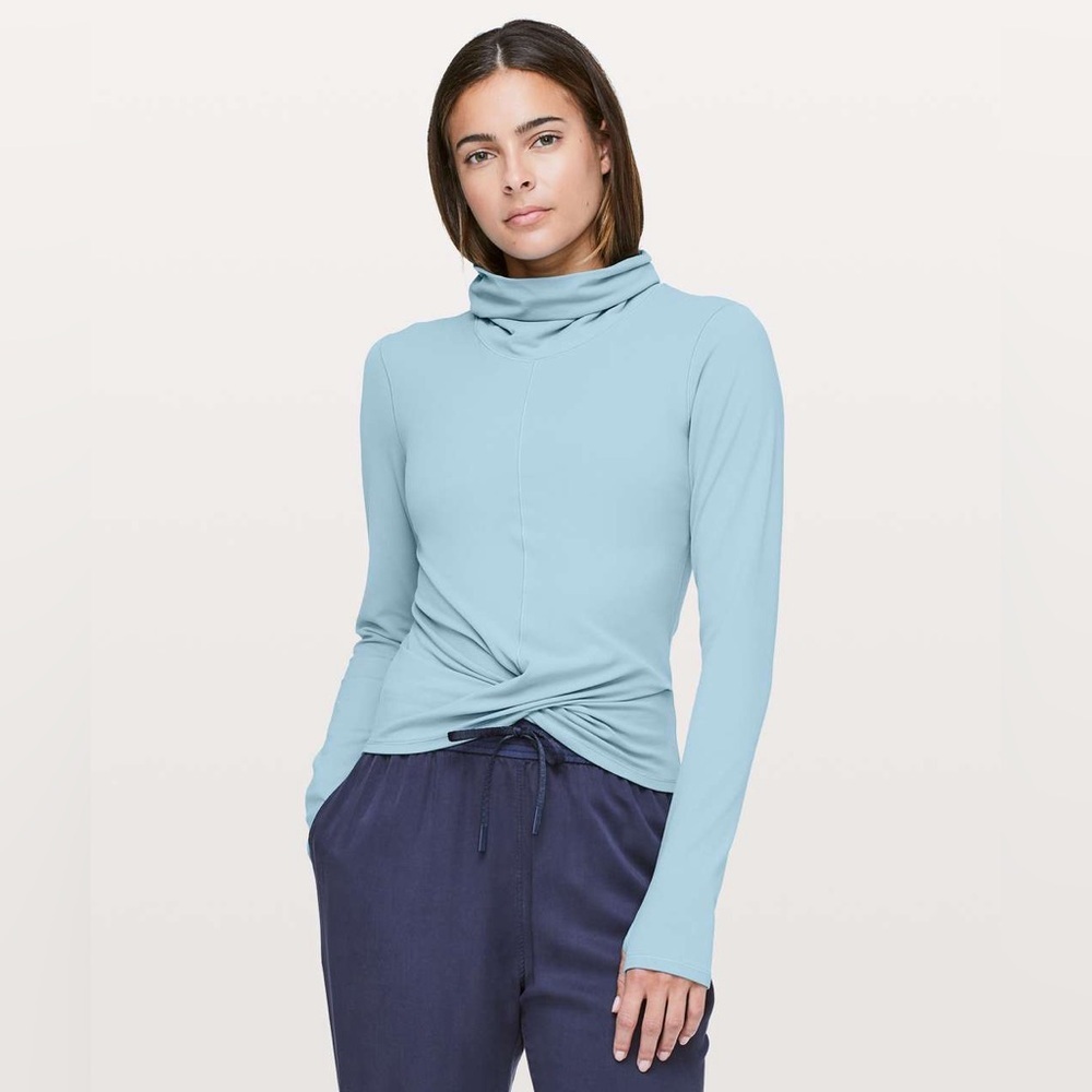 Lululemon Melodic Movement Long
Sleeve Top Cascade Blue Size 6